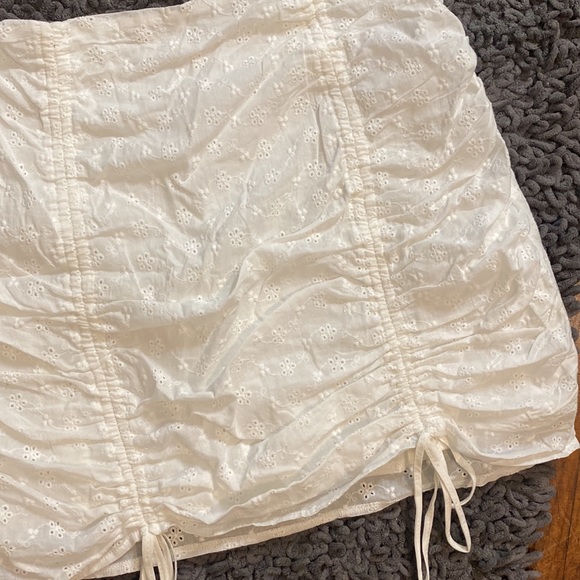 White eyelet ruched skirt - Picture 6 of 7
